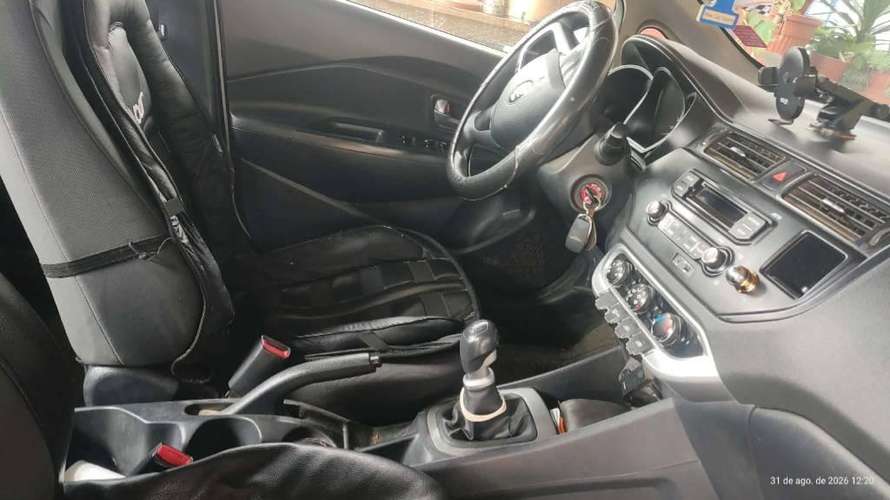 Se vende Kia rio 4 - Imagen 3