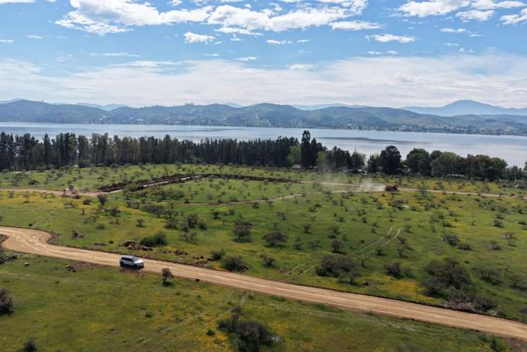 Alma Rapel, acceso al lago con marina y luz eléctr