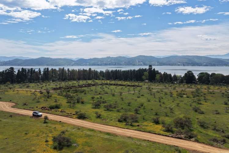 Alma Rapel, acceso al lago con marina y luz eléctr