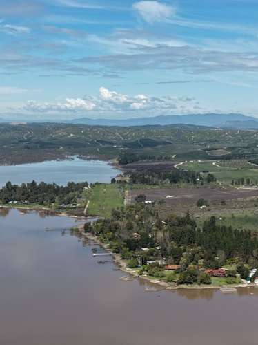 Alma Rapel, acceso al lago con marina y luz eléctr