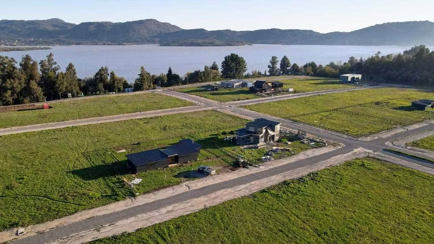 Sitios Urbanizados con Acceso al Lago (184893)