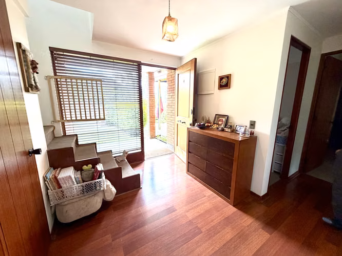 CASA 6 DORMITORIOS 4 BAÑOS EN CONDOMINIO PEÑALOLÉN,