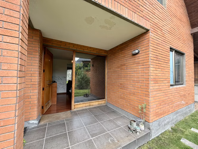 CASA 6 DORMITORIOS 4 BAÑOS EN CONDOMINIO PEÑALOLÉN,