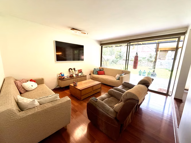 CASA 6 DORMITORIOS 4 BAÑOS EN CONDOMINIO PEÑALOLÉN,