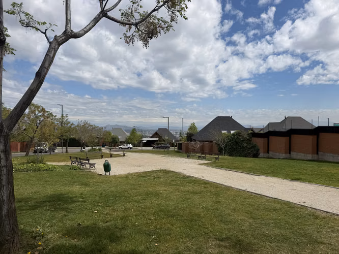 CASA 6 DORMITORIOS 4 BAÑOS EN CONDOMINIO PEÑALOLÉN,