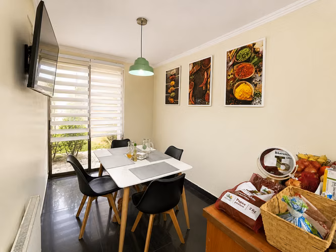 EXCELENTE CASA AMPLIADA 2 SUITES, 4 DORM + SERVICIO, CHAMISERO - Imagen 7