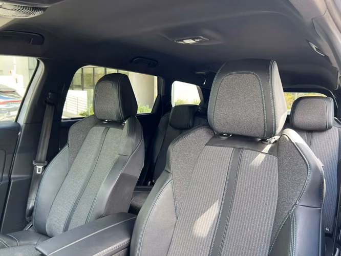 PEUGEOT 5008 ALLURE BLUE HDI 1.5 AT 2024 - Imagen 20
