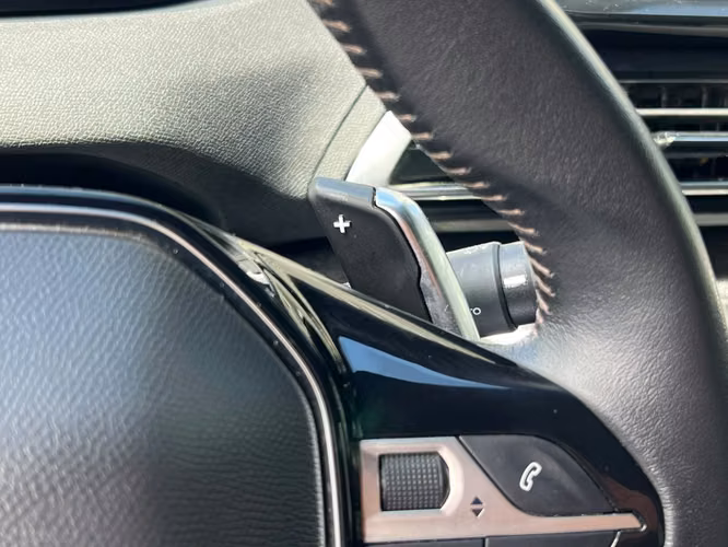 PEUGEOT 5008 ALLURE BLUE HDI 1.5 AT 2024 - Imagen 13