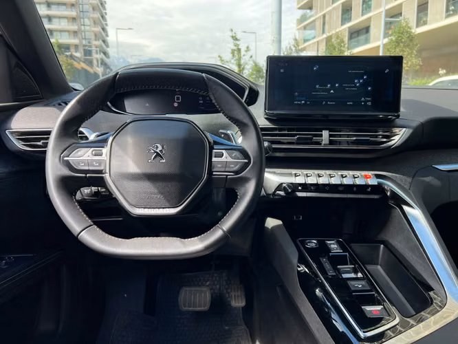 PEUGEOT 5008 ALLURE BLUE HDI 1.5 AT 2024 - Imagen 10