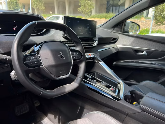 PEUGEOT 5008 ALLURE BLUE HDI 1.5 AT 2024 - Imagen 9