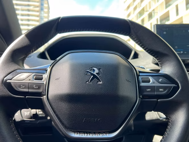 PEUGEOT 5008 ALLURE BLUE HDI 1.5 AT 2024 - Imagen 11