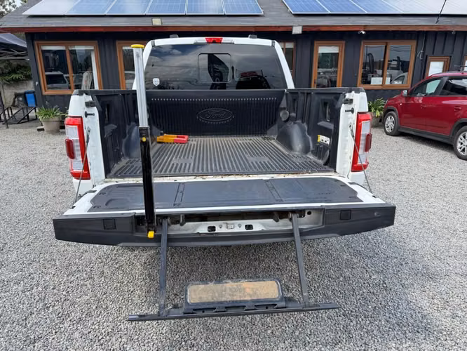 FORD F-150 PLATINUM 3.5 4X4 AT  2023 - Imagen 10