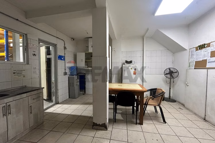 Gran local 287m²: ventas, bodegas y oficinas - Imagen 16