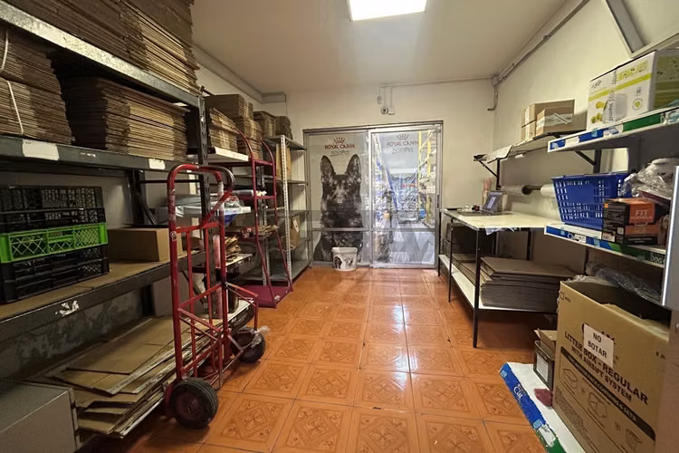Gran local 287m²: ventas, bodegas y oficinas - Imagen 10