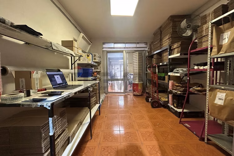 Gran local 287m²: ventas, bodegas y oficinas - Imagen 11