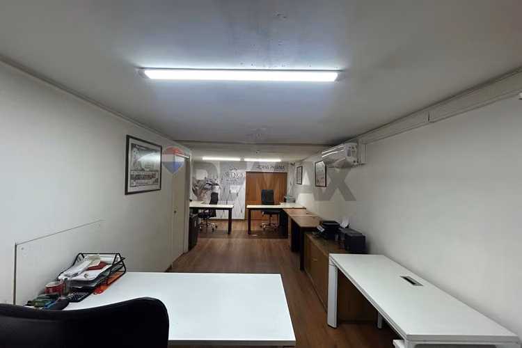 Gran local 287m²: ventas, bodegas y oficinas - Imagen 23
