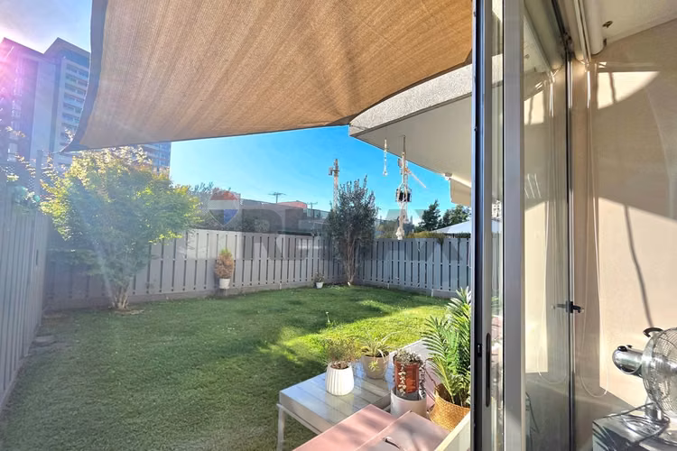 Departamento con jardín privado - Imagen 15