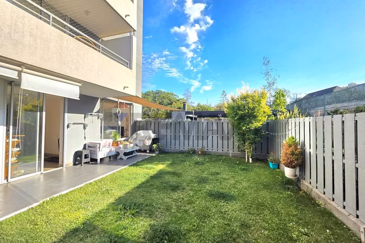 Departamento con jardín privado - Imagen 1