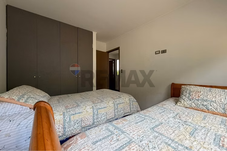 Gran casa con jardín y espacios recreativos - Imagen 17