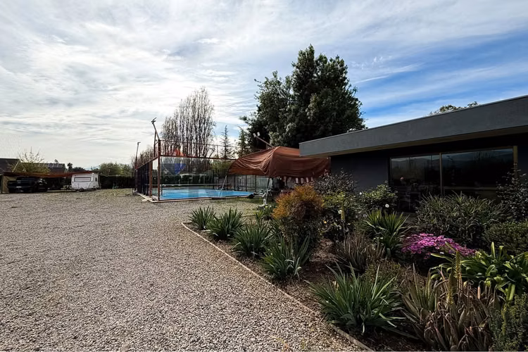 Gran casa con jardín y espacios recreativos - Imagen 3