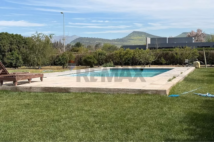 Gran casa con jardín y espacios recreativos - Imagen 26