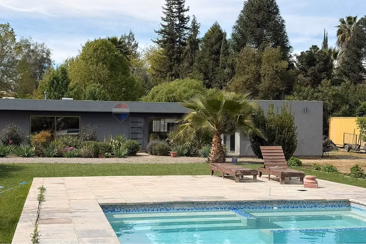 Gran casa con jardín y espacios recreativos - Imagen 2