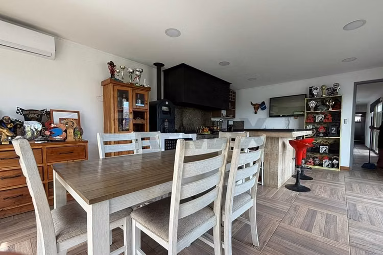 Gran casa con jardín y espacios recreativos - Imagen 6