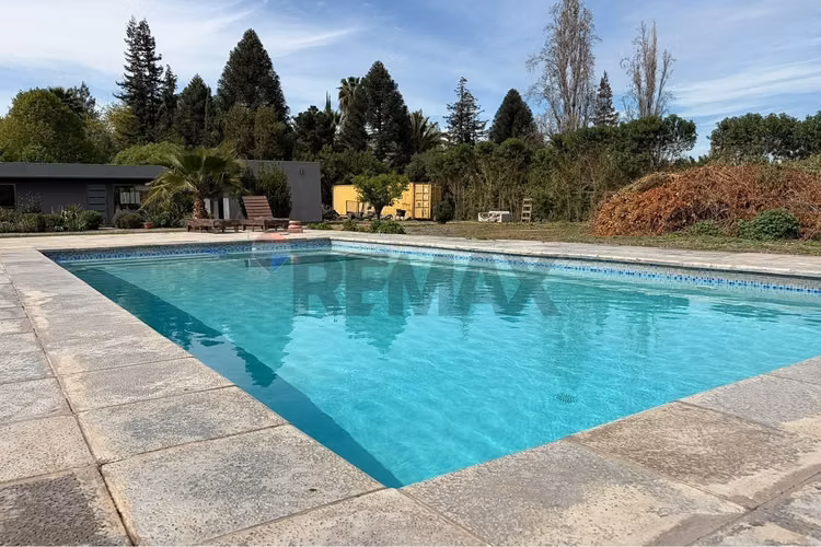 Gran casa con jardín y espacios recreativos - Imagen 28