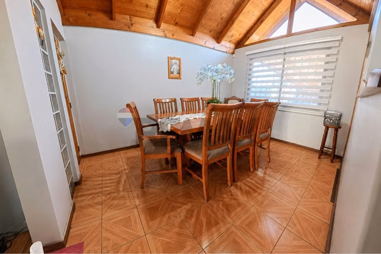 Casa en la florida con hermoso patio con quincho - Imagen 6