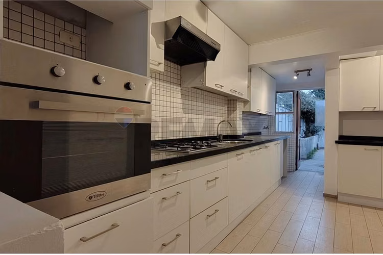 Casa remodelada en pasaje cerrado - Imagen 13