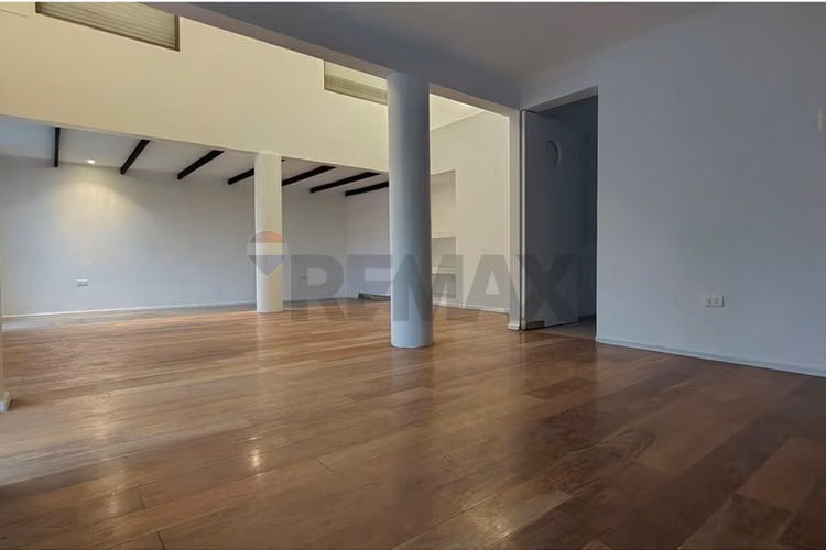 Casa remodelada en pasaje cerrado - Imagen 4