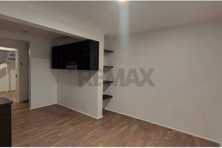 Casa remodelada en pasaje cerrado - Imagen 24
