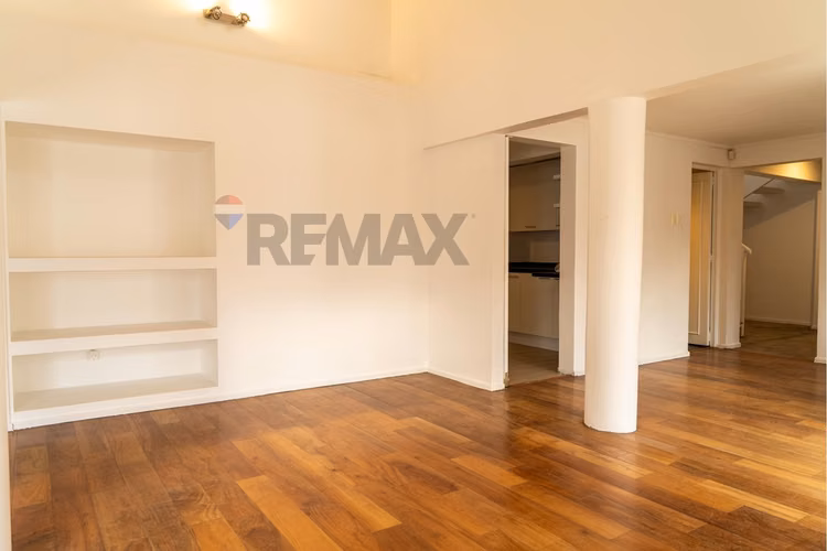 Casa remodelada en pasaje cerrado - Imagen 6