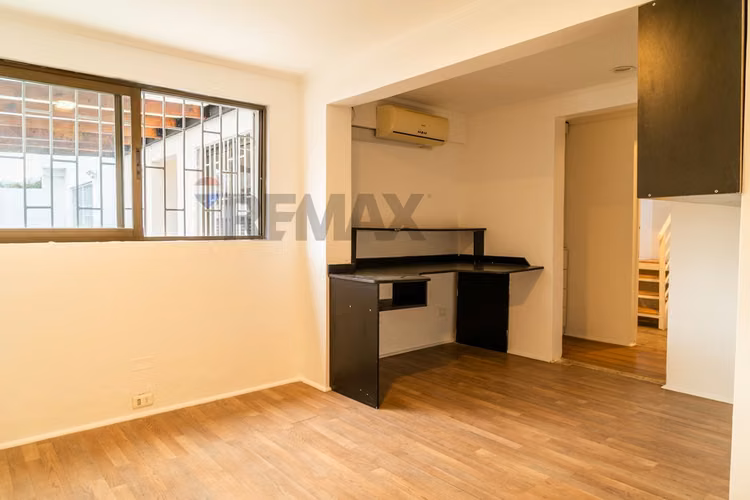 Casa remodelada en pasaje cerrado - Imagen 25