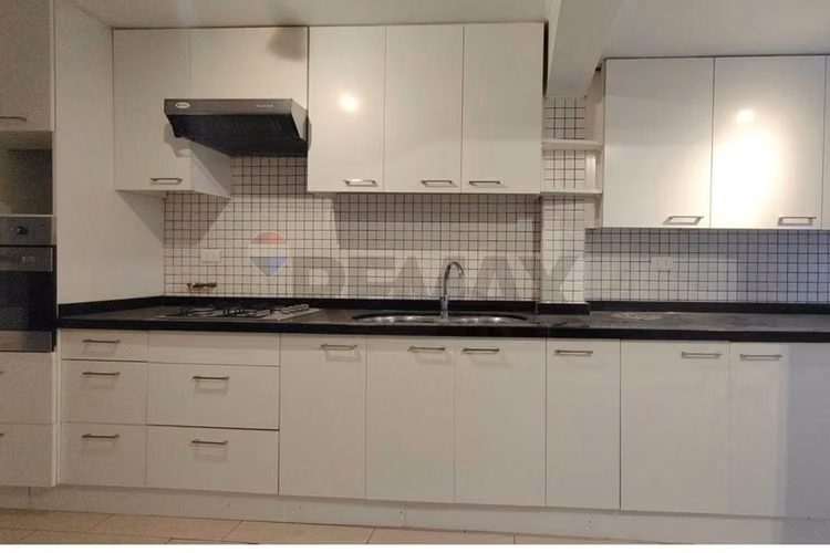 Casa remodelada en pasaje cerrado - Imagen 12
