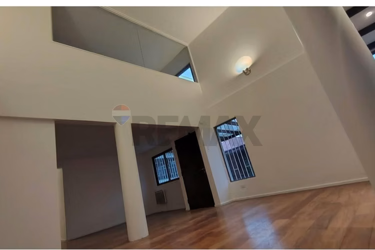 Casa remodelada en pasaje cerrado - Imagen 8