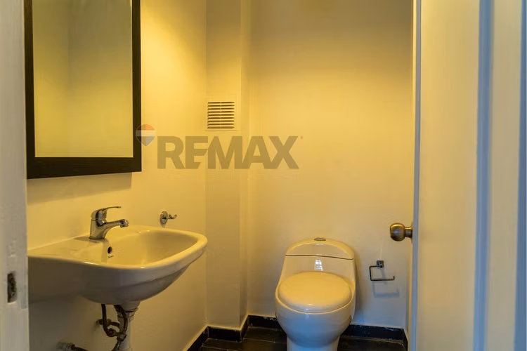 Casa remodelada en pasaje cerrado - Imagen 20