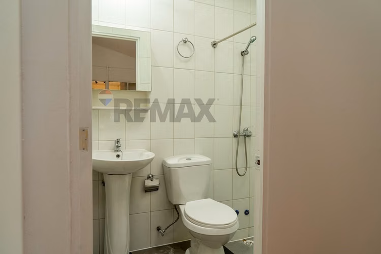 Casa remodelada en pasaje cerrado - Imagen 18