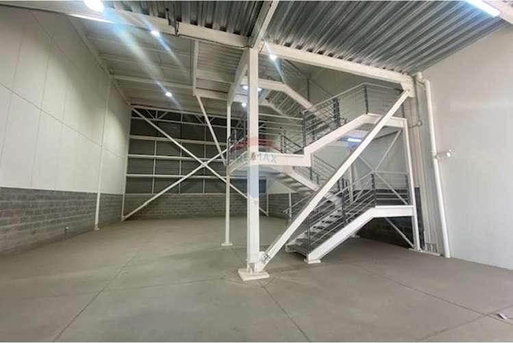 Bodegas con oficinas nuevas, lampa