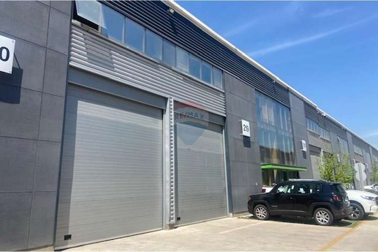 Bodegas con oficinas nuevas, lampa