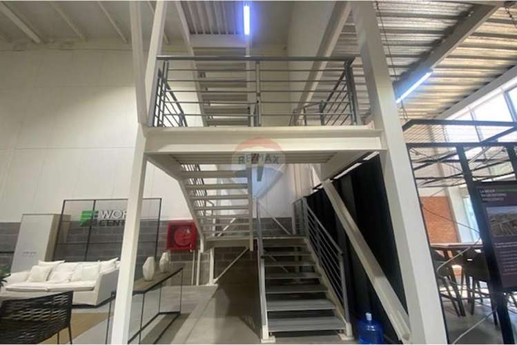 Bodegas con oficinas nuevas, lampa