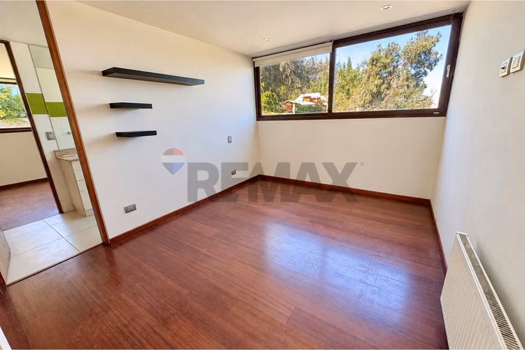 Se arrienda casa en condominio privado