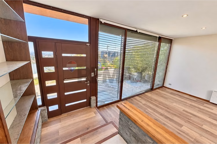 Se arrienda casa en condominio privado