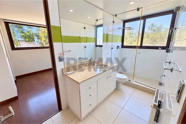 Se arrienda casa en condominio privado