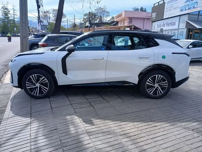 LYNK&CO 08 2027 - Imagen 5