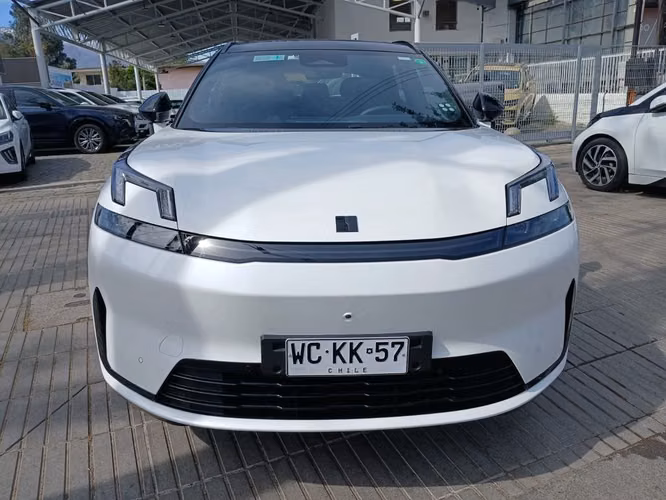 LYNK&CO 08 2027 - Imagen 2