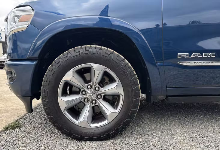 RAM 1500 NEW LIMITED 4X4 HEMI 5.7 UNICO DUEÑO 2021 - Imagen 9