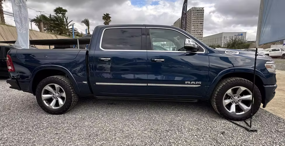 RAM 1500 NEW LIMITED 4X4 HEMI 5.7 UNICO DUEÑO 2021 - Imagen 4