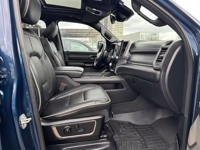 RAM 1500 NEW LIMITED 4X4 HEMI 5.7 UNICO DUEÑO 2021 - Imagen 17