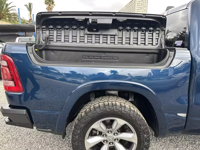 RAM 1500 NEW LIMITED 4X4 HEMI 5.7 UNICO DUEÑO 2021 - Imagen 19